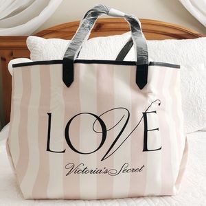 🆕 Victoria’s Secret Tote. Pink/White Striped